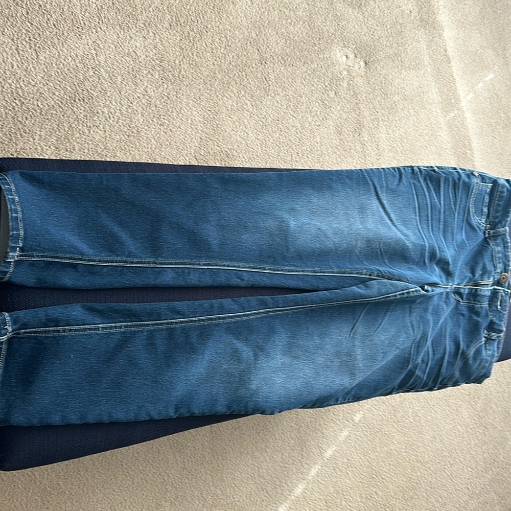 ☑️Maurice’s skinny jeans with stretch mild distressing.